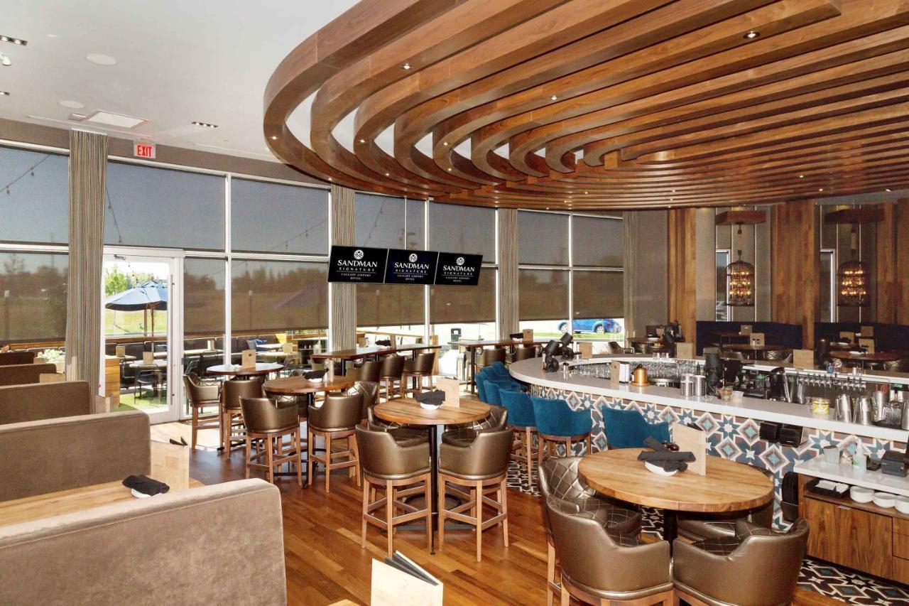 Sandman Signature Calgary Airport Hotel Exterior foto