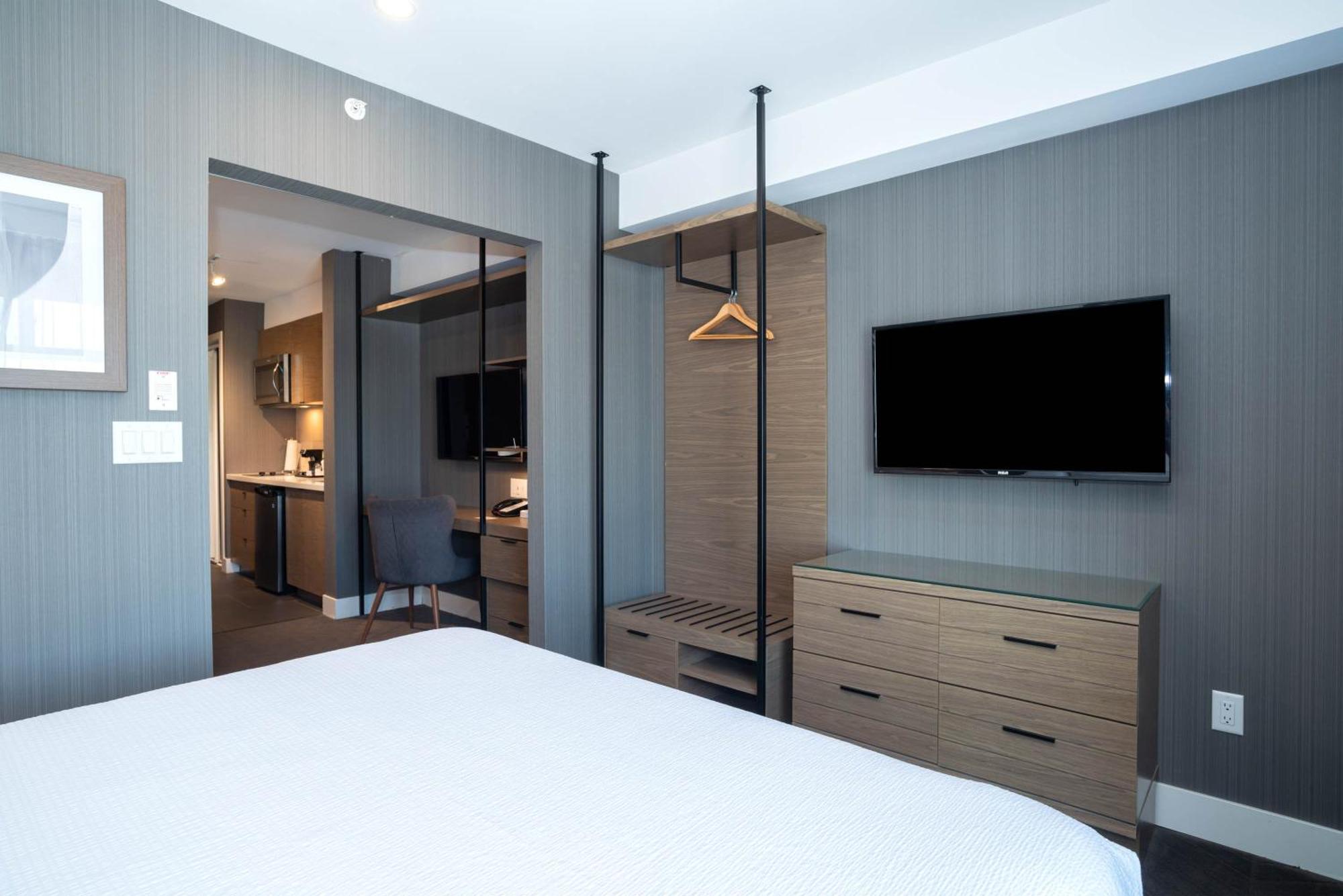 Sandman Signature Calgary Airport Hotel Exterior foto