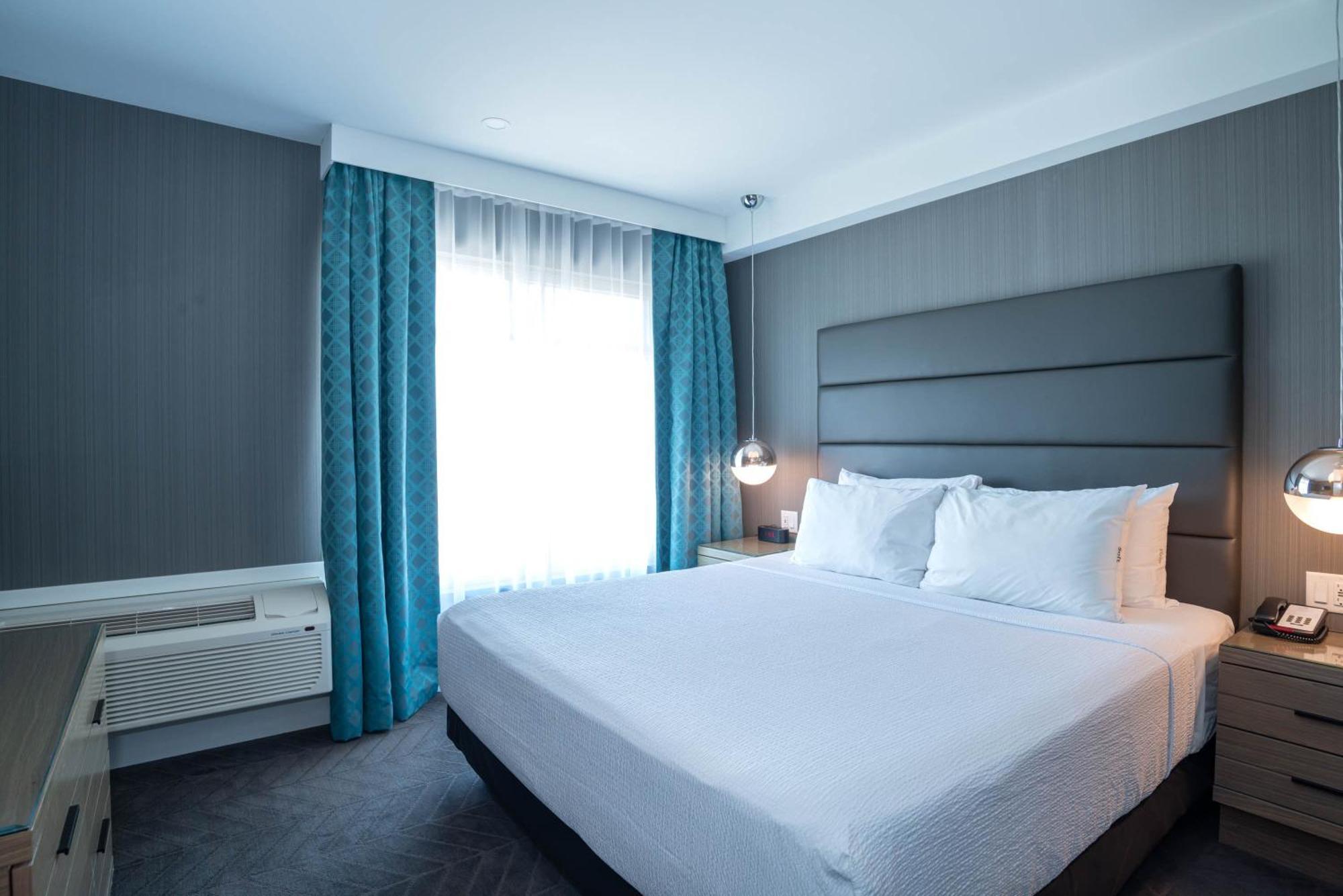 Sandman Signature Calgary Airport Hotel Exterior foto