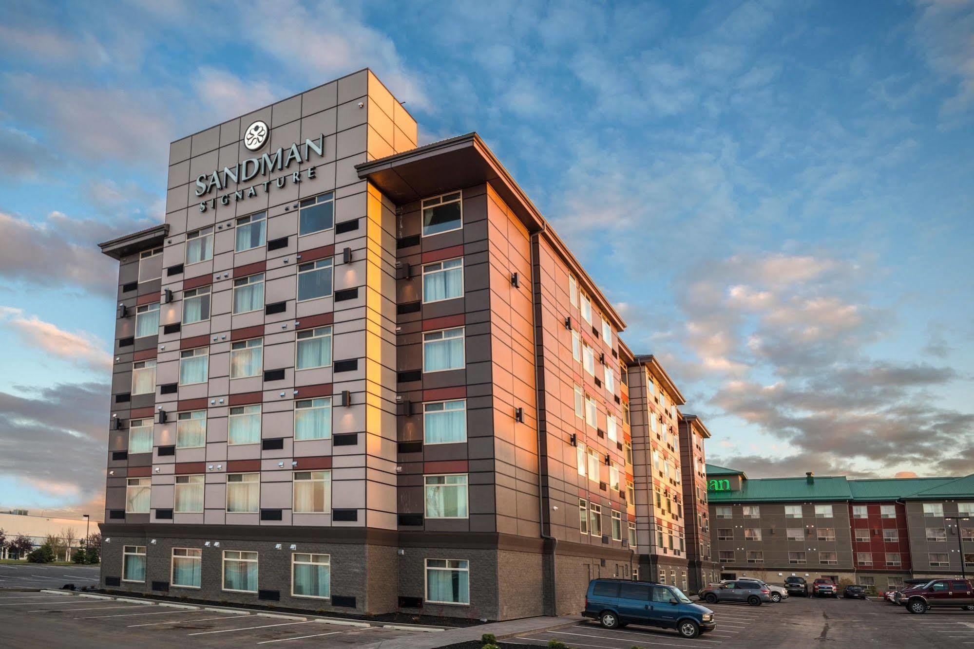 Sandman Signature Calgary Airport Hotel Exterior foto